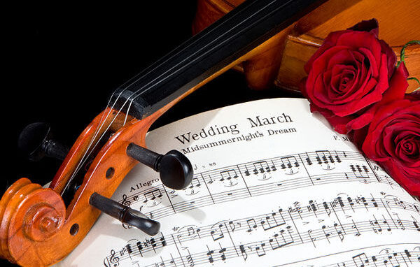 Âm nhạc Lễ cưới là một phần quan trọng trong một buổi lễ cưới. Với bản nhạc phù hợp, bạn sẽ tạo ấn tượng lòng người và tạo không khí ấm áp, lãng mạn cho buổi tiệc của mình. Hãy tìm kiếm bản nhạc đặc biệt và mang đến một sự kiện cưới đáng nhớ cho cả bạn và người thân của mình. 